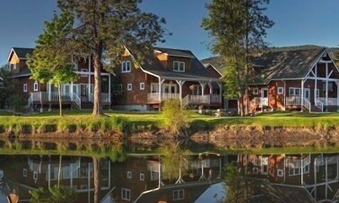 Dover Bay House | Evergreen By The Lake - 2 Bedroom and Loft 2 Bath Parkside Bungalow