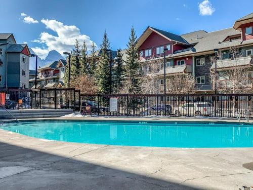 Canmore Apartment | Evergreen Escape - 2 Bedroom Condo with Pool & Hot Tub