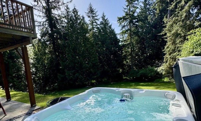 Clinton House | Evergreen Escape I Whidbey Island I One 1 full acre of land