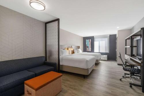 Corona Hotel | Everhome Suites Corona