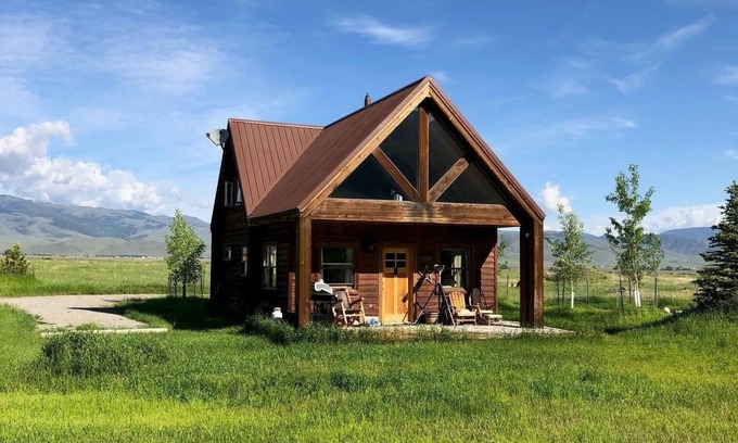 Livingston House | "Everything Is Top Cabin!"