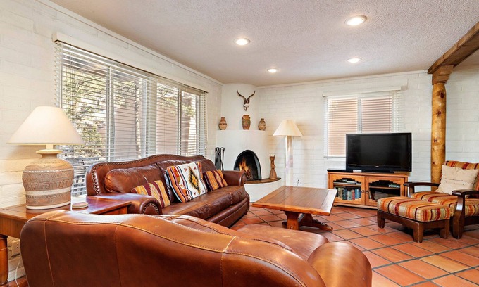 Northeast Santa Fe Hotel | EVERYTHING You Love Right Here, Blocks From Downtown