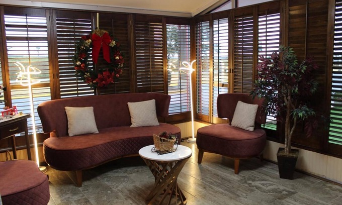 Perry House | Everything You Need For The Perfect Vacation! Comfy Unit, Parking