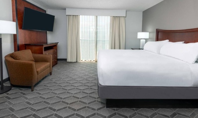 Park Central Hotel | Everything You Need For The Perfect Vacation! 2 Relaxing Units, Indoor Pool!