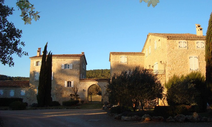 Lorgues Apartment | Everything you want for a relaxing holiday in beautiful gardens amidst vineyards