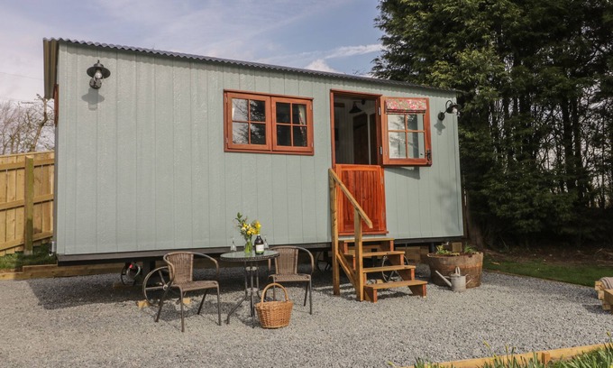 Cottingham Cottage | EWES WELCOME, pet friendly, with open fire in Cottingham