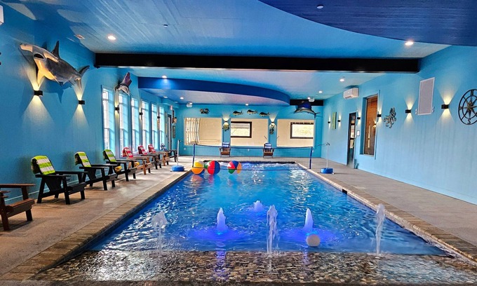 Gatlinburg - Pigeon Forge Cabin | Excalibur: Pickleball, Duck Pin Bowling, Indoor Pool