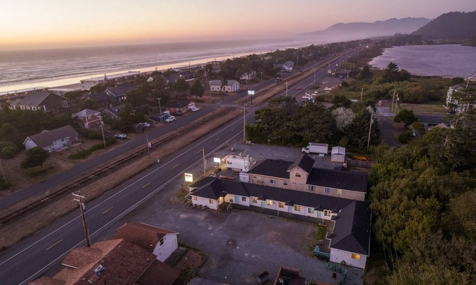 Rockaway Beach Condo | Excellent Location, *Pet Friendly*, 2 Blocks From Beach, Small Kitchen, WiFi, Fire-Pit, Unit 2