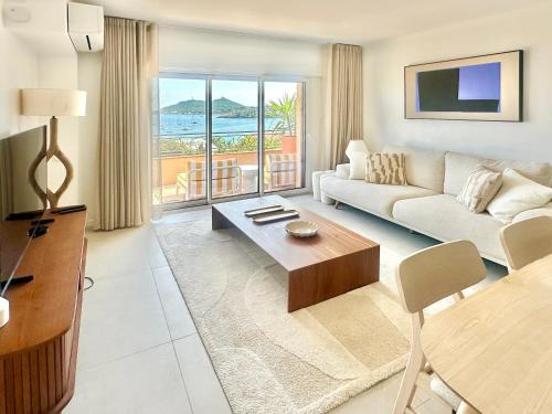 Agay Apartment | Exceptional - Sea View - 6 People - Air Conditioning - Parking