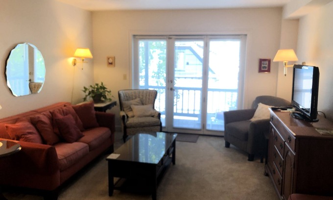 Chautauqua Condo | Exceptional, Spacious 2-BR 2-Bath in St Elmo