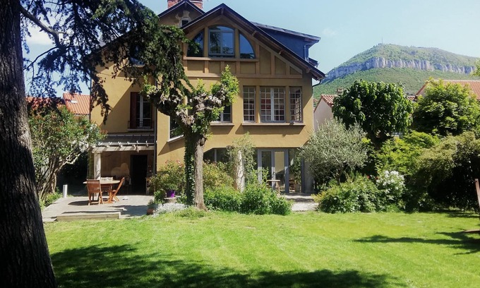 Millau House | Exceptional villa from 1930, in the heart of the town of Millau, near the river/beach.