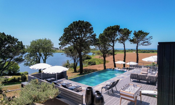 Guidel Villa | Exceptional villa with swimming pool and breathtaking view of pond and ocean