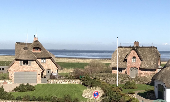 Rantum Apartment | Excl. 4 * - apartment in pffl. Thatched roof house & you. Watt view & 2 terraces