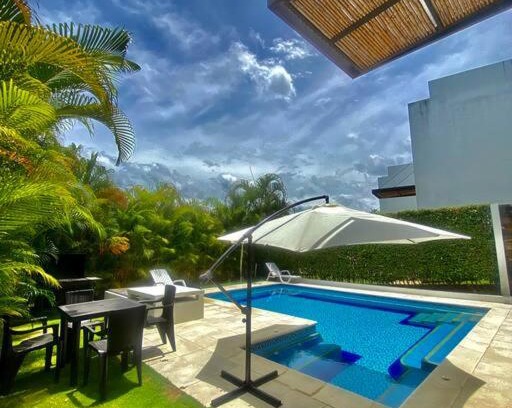 Girardot Villa | Exclusiva Casa Boutique Lagos del Peñon Club