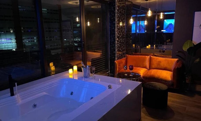 Antonio Narino Apartment | Exclusive 2 BR Loft + Jacuzzi & Great Amenities