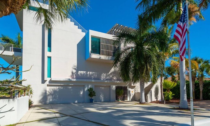 Trailer Estates House | Exclusive 5-Level Waterfront Solstice House on Sarasota Bay