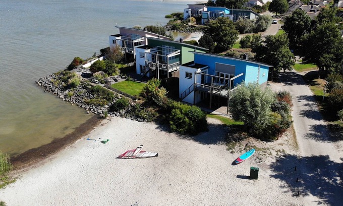 Makkum Cabin | Exclusive 8-person Deluxe beach villa with panoramic views, freestanding bathtub, and steam shower cabin at Beach Resort Makkum on the IJsselmeer.