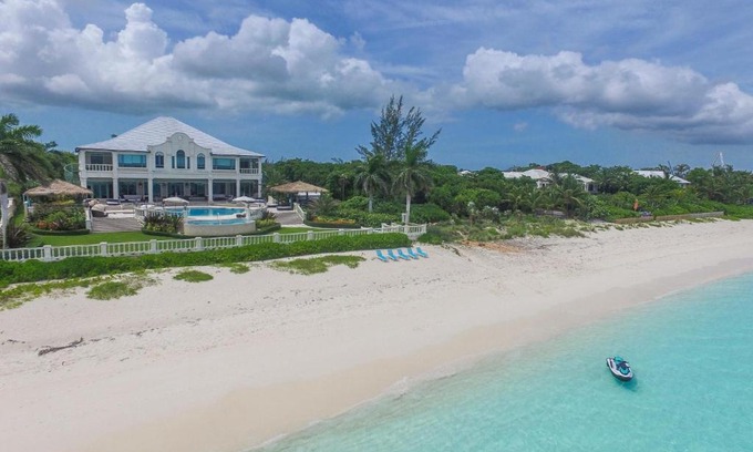 Old Fort Bay Villa | EXCLUSIVE BEACHFRONT MANSION 9 BR (VILLA C)