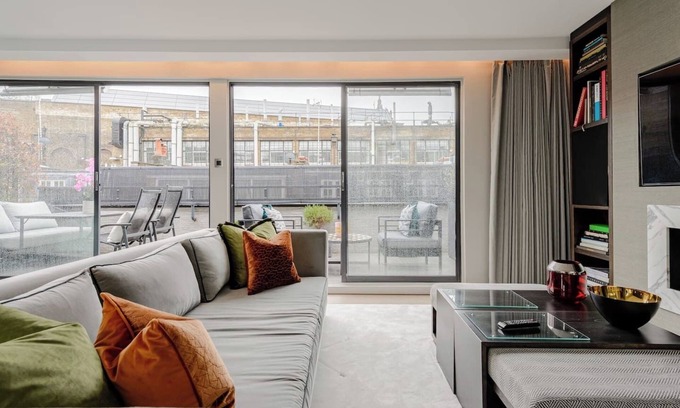 Brompton & Hans Town House | Exclusive & Decadent Luxury Mews by VA Museums