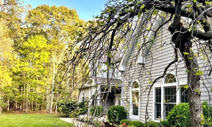 Northwest Harbor House | Exclusive East Hampton retreat near Sammy's beach
