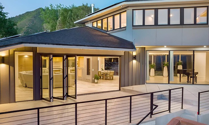 Olympus Cove House | Exclusive Resort Escape: Heated Pool, Spa & Pickleball by RedAwning