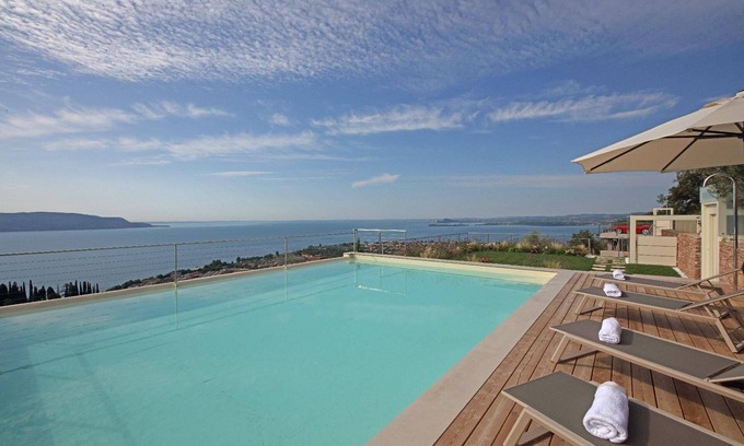 Pulciano House | Exclusive Villa Agave lake view, private pool