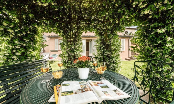 Siena Villa | Exclusive villa, private garden in Siena. The "Dependance" of Villa il Borghetto