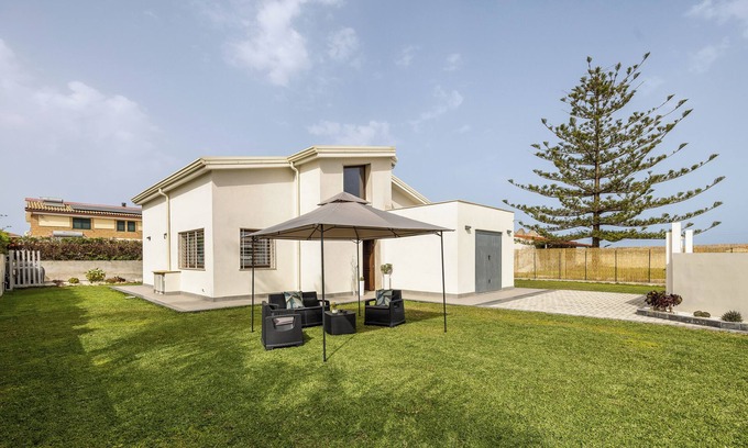 Syracuse Villa | Exclusive villa with garden near the sea
