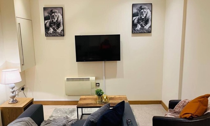 Sunderland Apartment | Executive Apartment a very short walk to the Sunderland metro and train station.