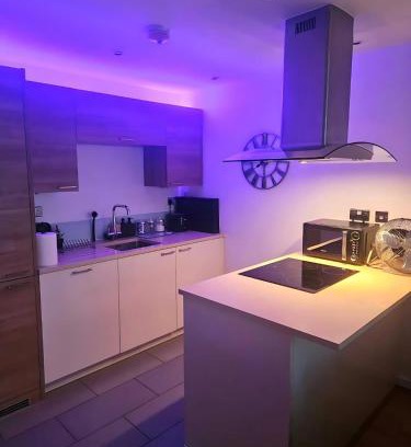 Stratford and New Town Apartment | Executive Apartment with Exclusive London Views & Free Parking