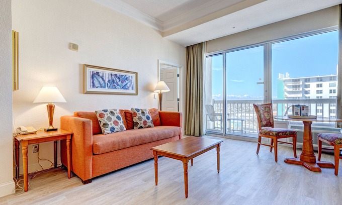 Ortona Park Hotel | Executive club ocean-view suite with high-speed WiFi - snowbird-friendly
