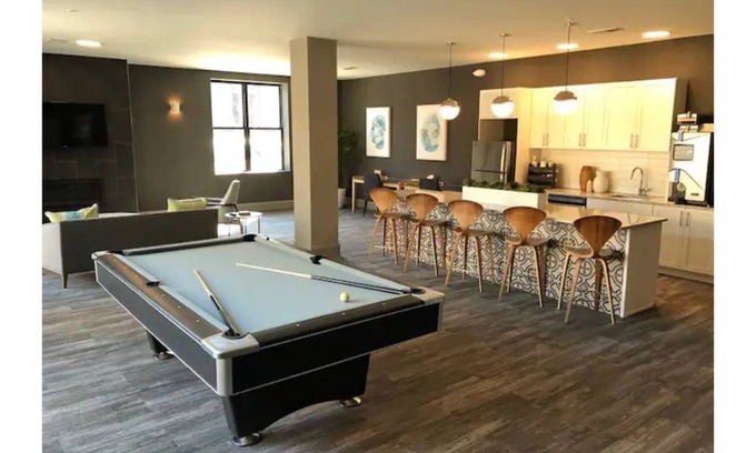 Clayton-Tamm Apartment | Executive Level Suite w/ Free Garage Parking (519)