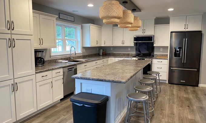 Bridgeport House | Executive Oneida Lake Vista in Bridgeport, NY