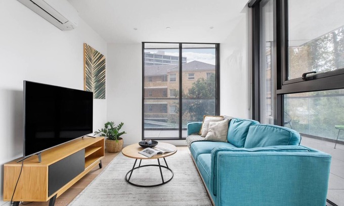 Melbourne Apartment | Executive Resort Style Living at Leafy Albert Park