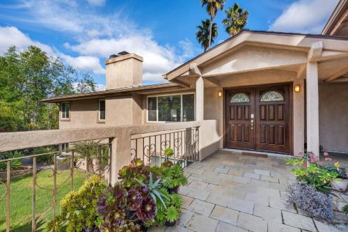 Mount Helix House | Executive Retreat - Renovated - Spacious - Views