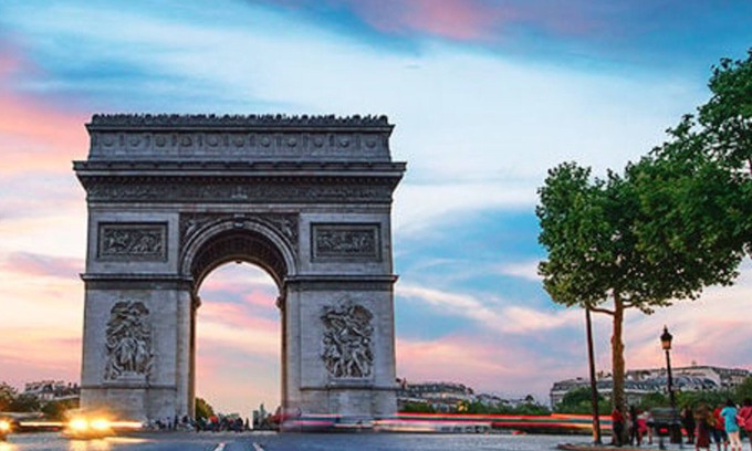 Champs-Elysees Apartment | Executive Studio With Aircon In Champs Elysees