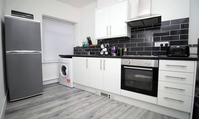 Bridgend Apartment | Executive Style 2 Bed Flat in Bridgend F2