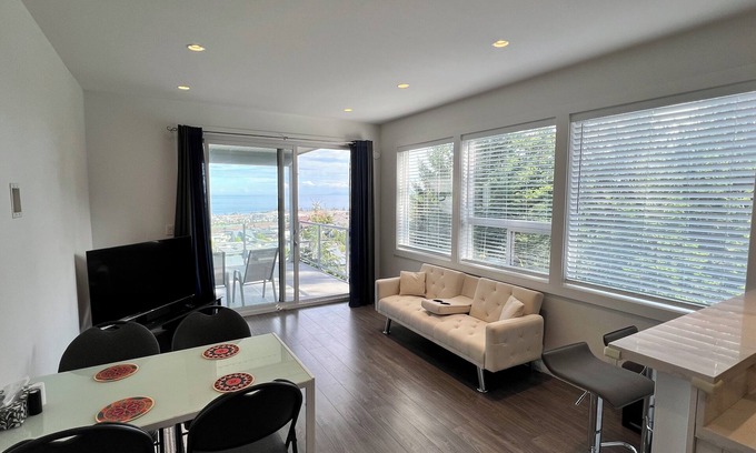 Colwood House | Executive Suite with Ocean View