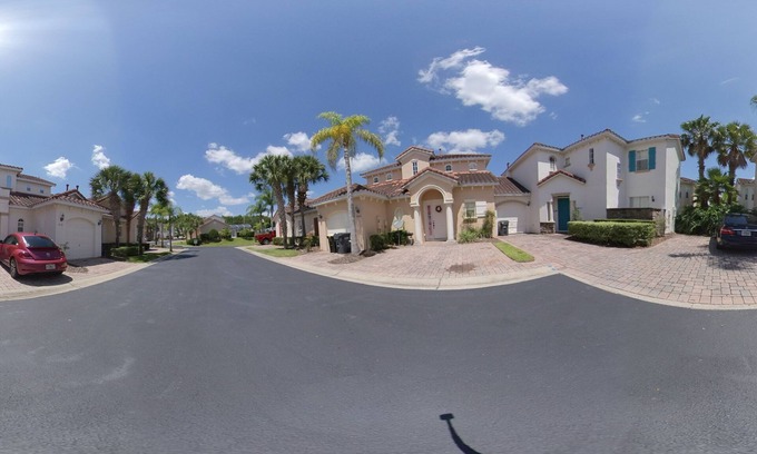 Tuscan Hills Villa | Executive Updated Tuscan Villa 2 Master King Suites- 5 bd 3.5 bath near Disney