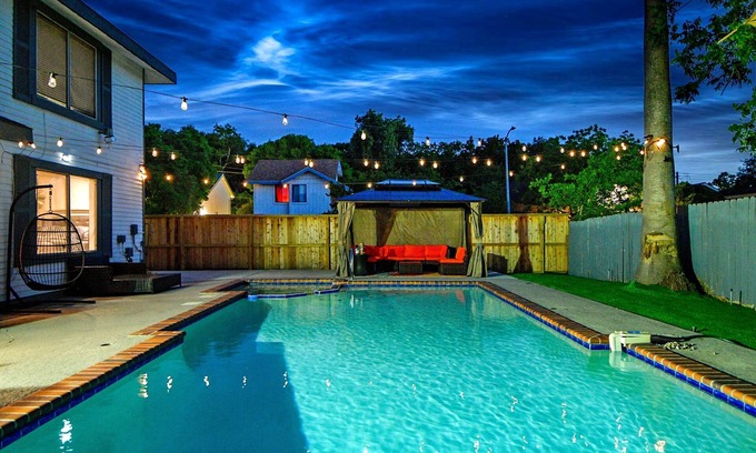 Clodine House | EXOTIC LODGEnDiscover a unique retreat experience in the heart of Houston, TX