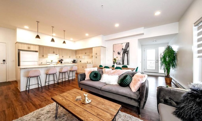 West Edmonton Apartment | Exotic,LUSH,Rainforest,CR,Suite,King,U/G,Wifi
