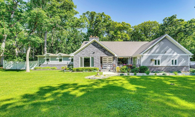 Fontana-on-Geneva Lake House | Expansive Fontana Home < 2 Mi to Geneva Lake!