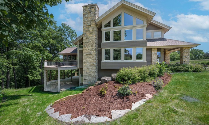 The Galena Territory House | Expansive 5b6ba Countryside Home in welcoming Galena