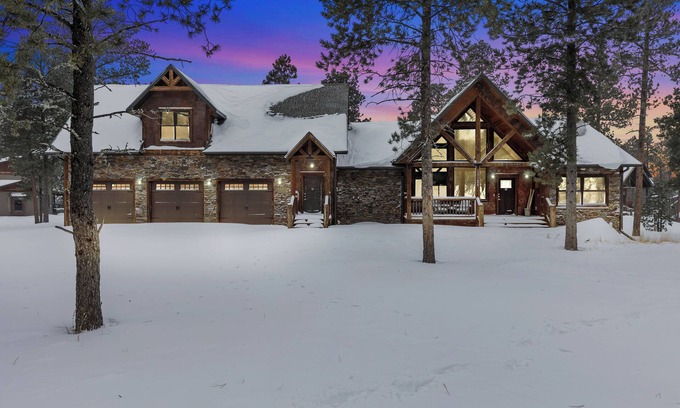 Deadwood House | Expansive 7 bedroom, 3 car garage, 2 hot tubs, paved roads, wifi & pool access