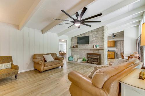 Florence House | Expansive Family Home 6 Mi to Dtwn Florence!