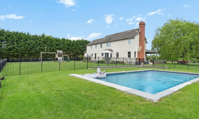 Southold House | Expansive North Fork Estate on almost 3 Acres, Close to Vineyards and.
