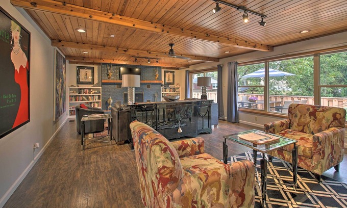 Hot Springs House | Expansive Retreat with Pool ~ 1/2 Mi to Oaklawn!