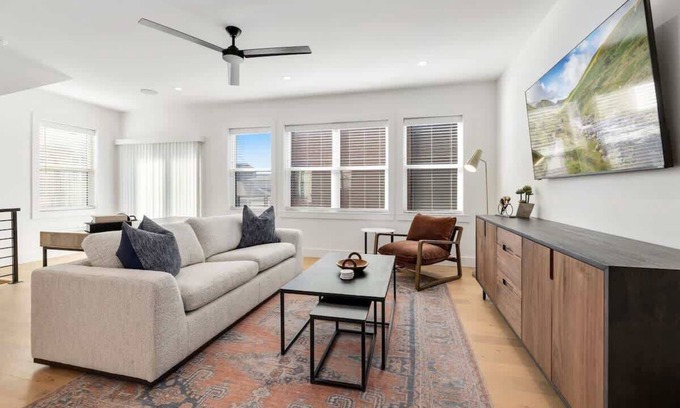 Downtown House | Expedition - Arts District - Garage - 0.5 mi DT