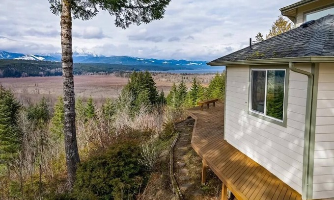 Shelton House | Experience Comfort in This Spacious 5Bedroom Oasis with Stunning Mountain Views!