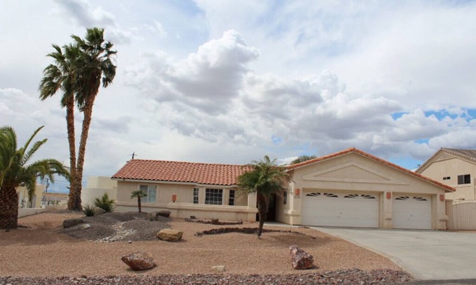 Lake Havasu City House | Experience Lake Havasu. just 4 mins away from State Beach!